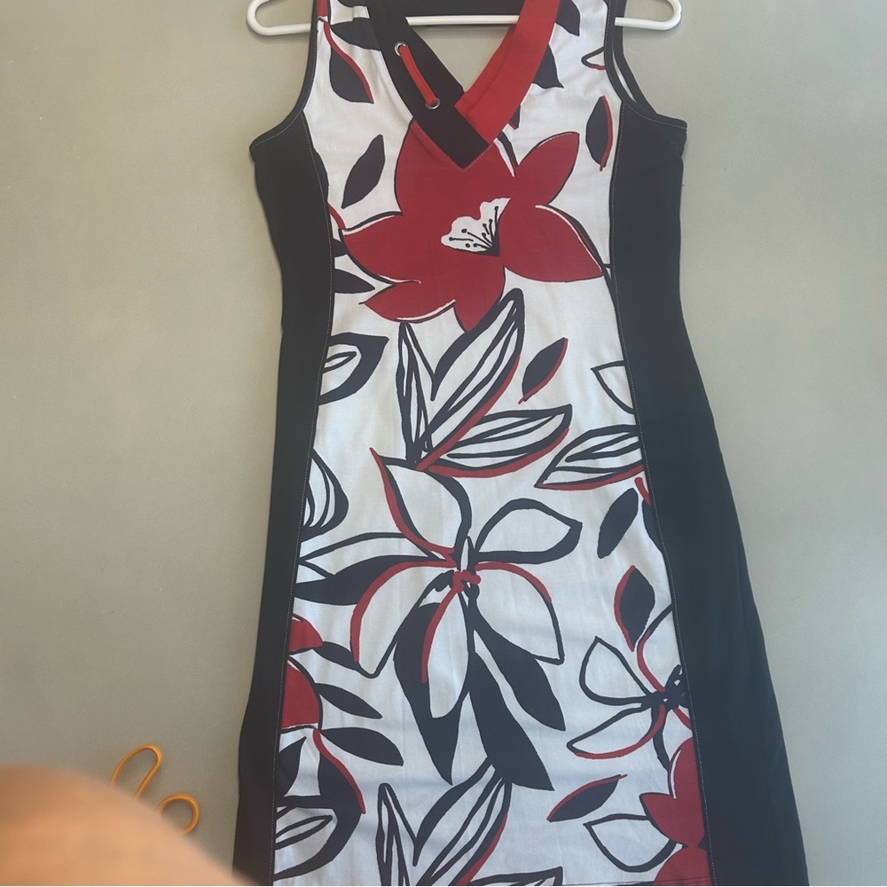 Dolcezza Chic Floral V-Neck Dress in Navy, Red &White   Size XS - Picture 5 of 12